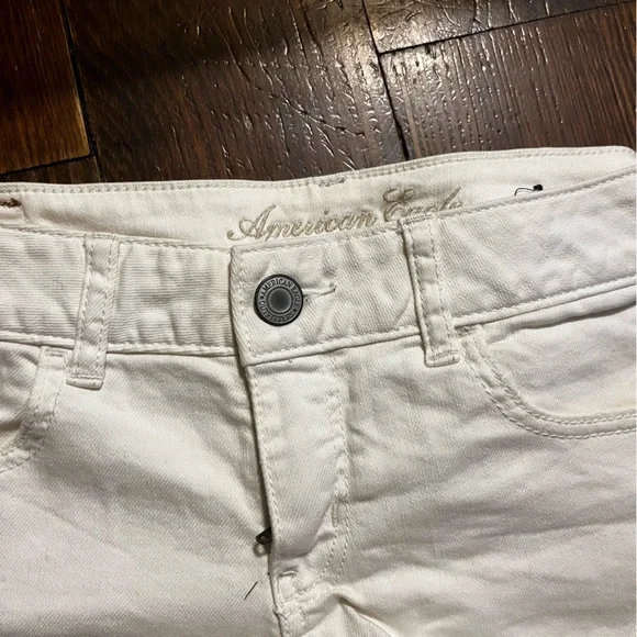 American Eagle White Shorts - Picture 4 of 4